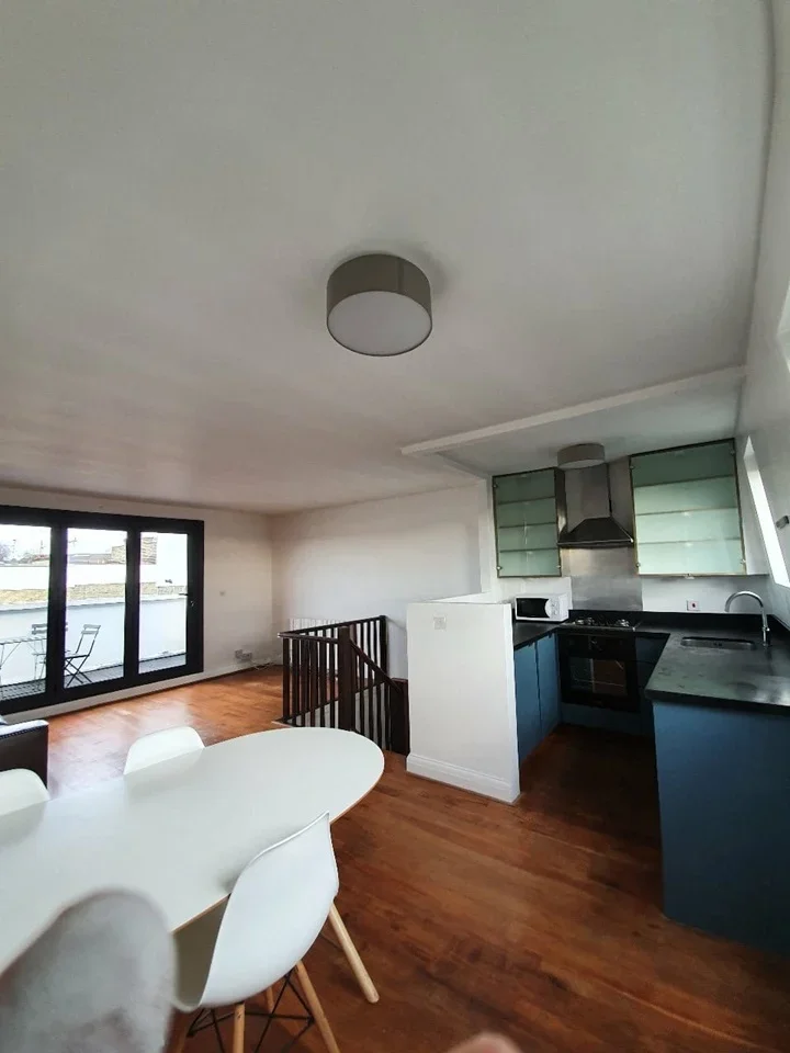 Flat Offord Road in Greater London
