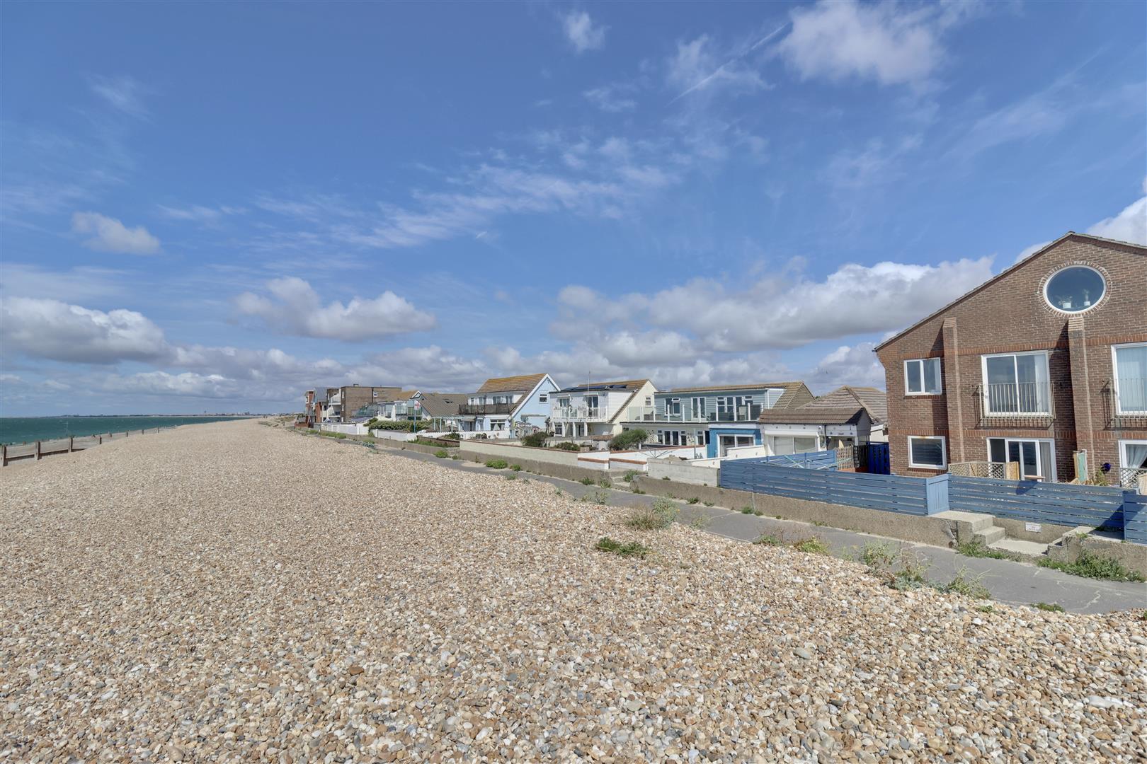 Flat Southwood Road in Mengham