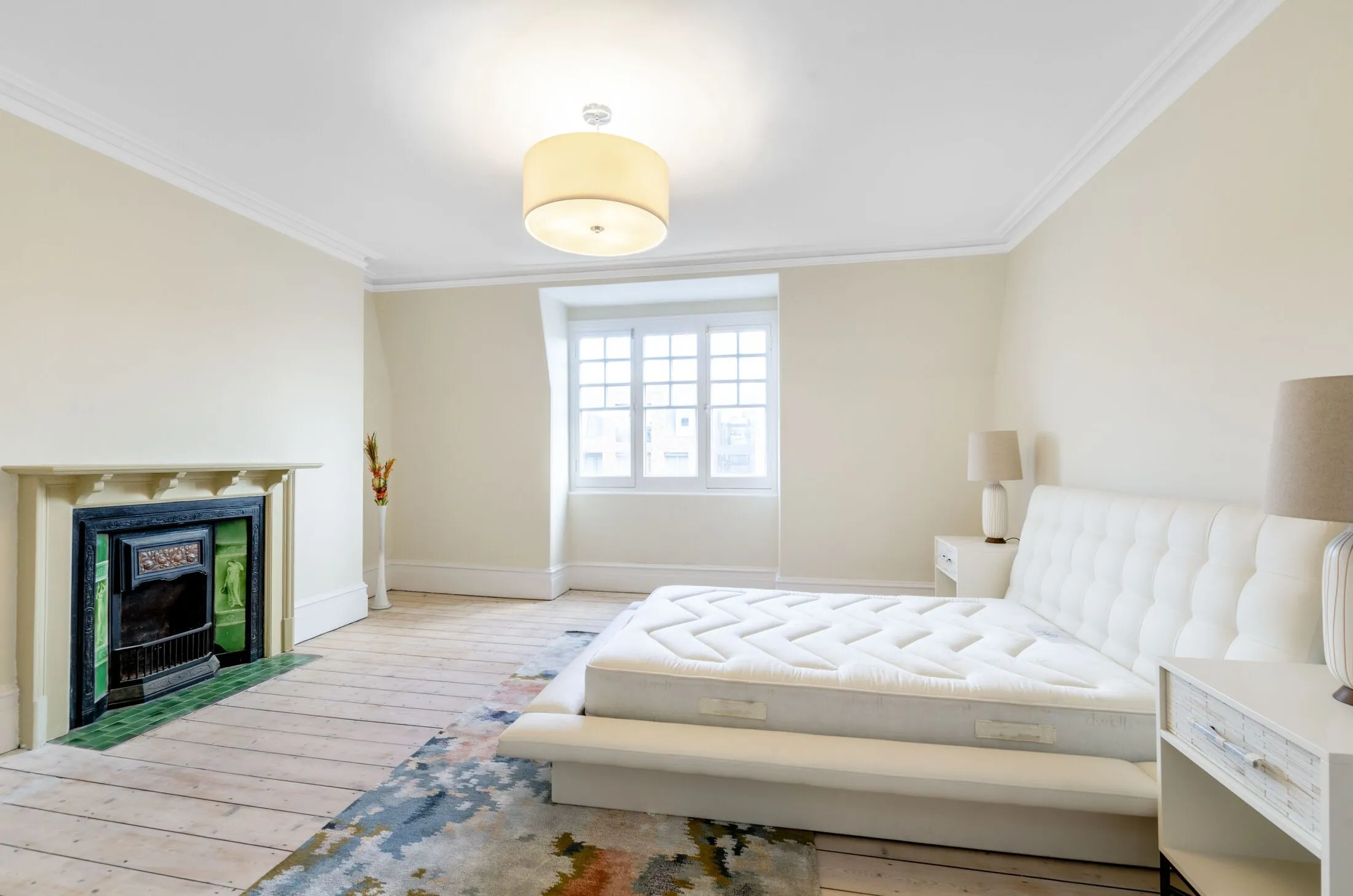 Flat Fortune Green Road in Greater London