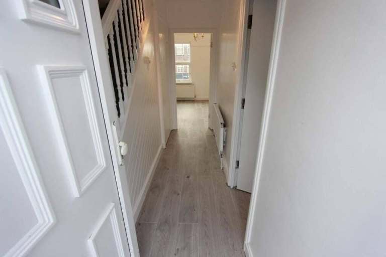 Flat Hampden Square in Greater London