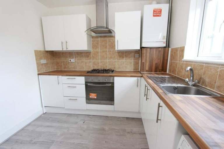 Flat Hampden Square in Greater London