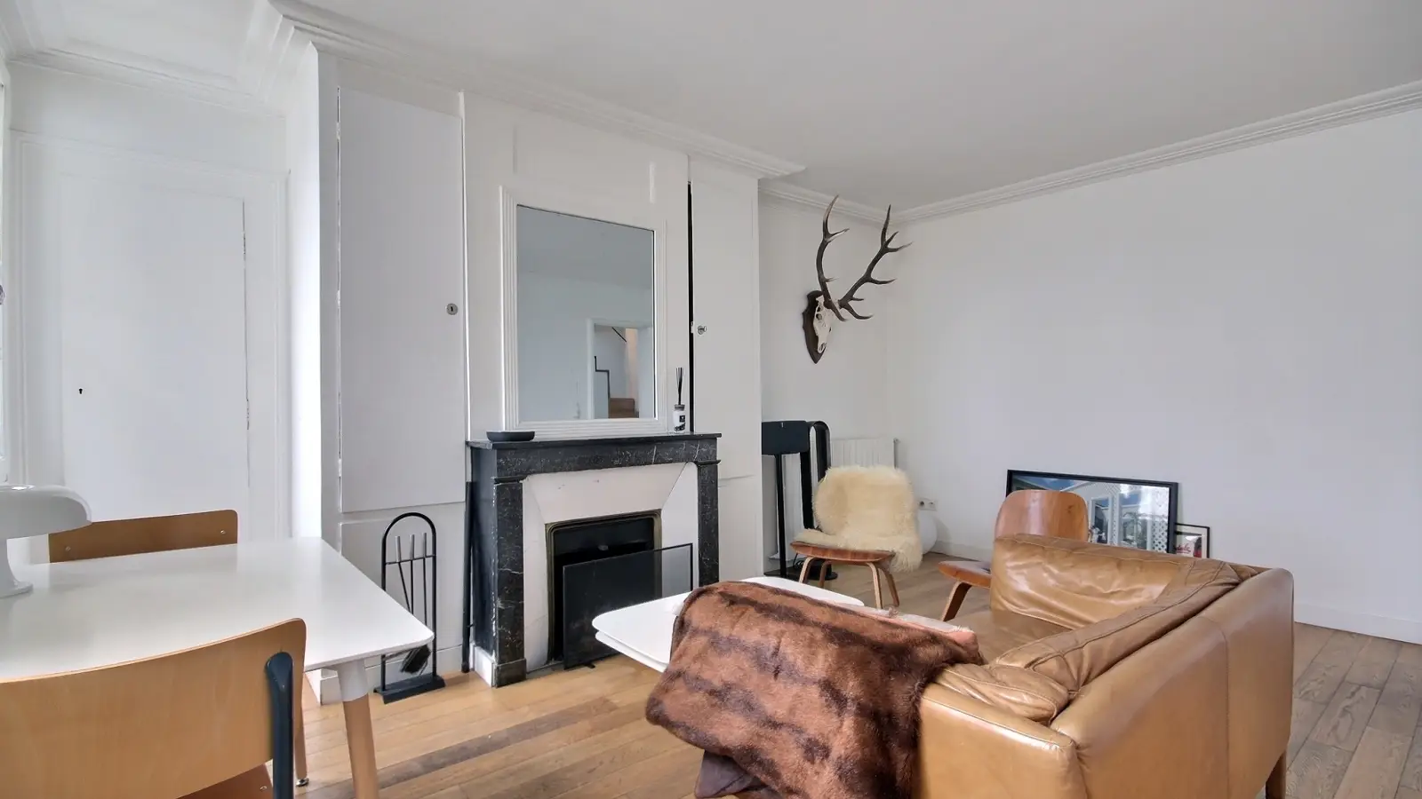Flat Rue de Bourgogne in Paris
