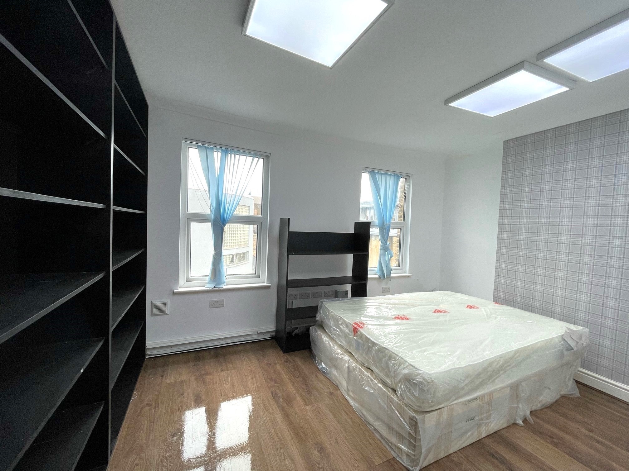 Flat Kingsland High Street in Greater London