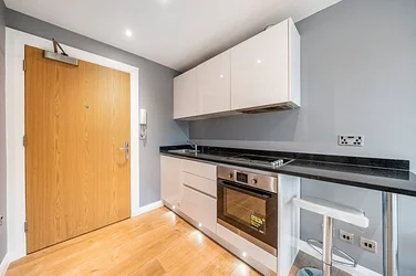 Flat Gilmore Road in Greater London