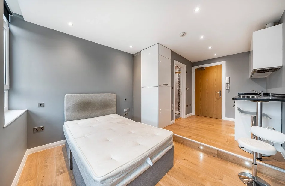 Flat Gilmore Road in Greater London