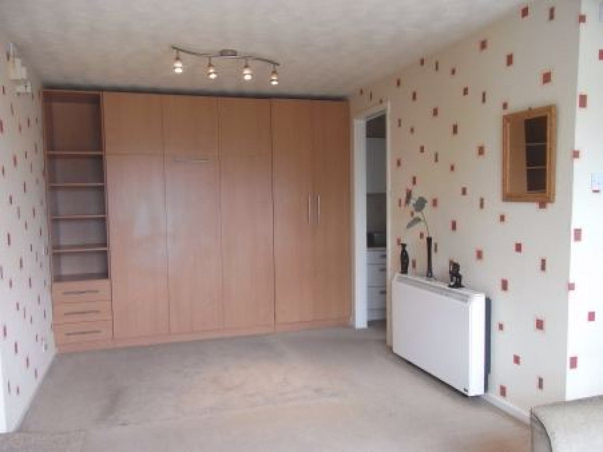 Flat Ainsdale Close in Coventry