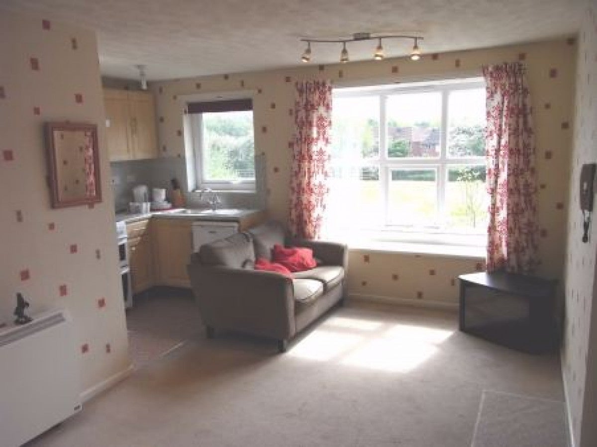 Flat Ainsdale Close in Coventry