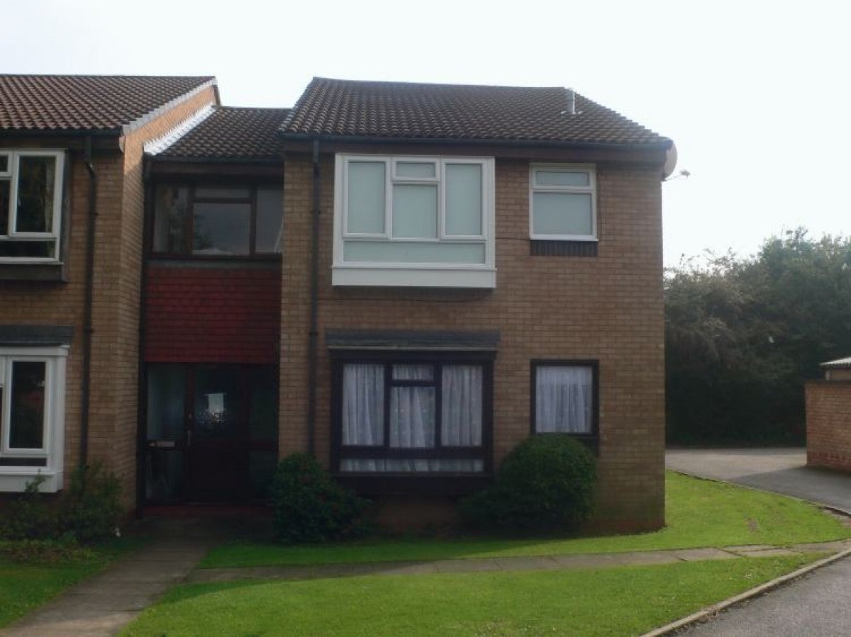 Flat Ainsdale Close in Coventry