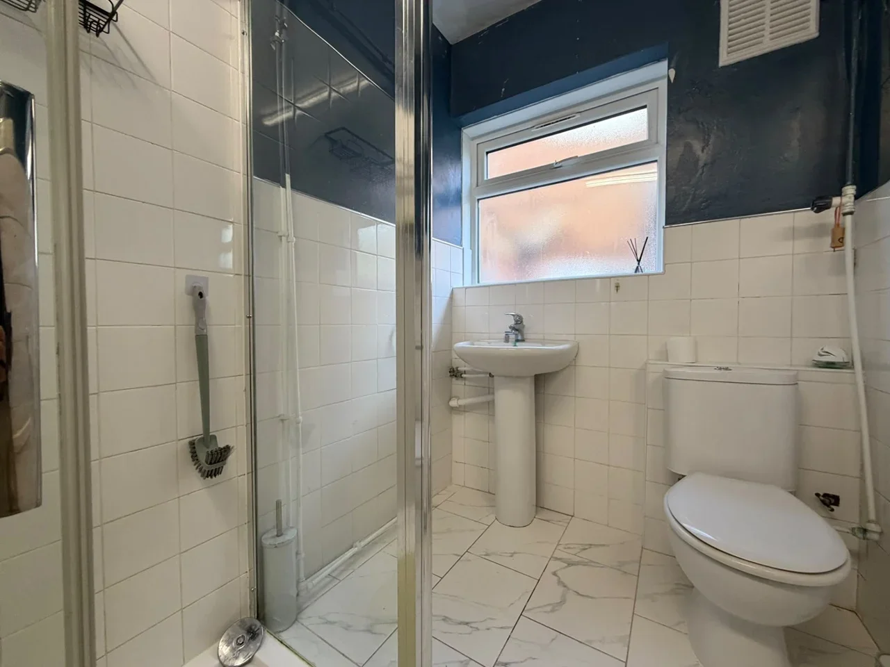 Flat Wickham Road in Greater London