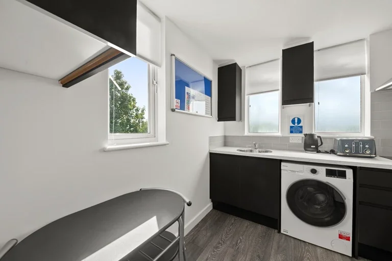 Room Boston Road in Greater London