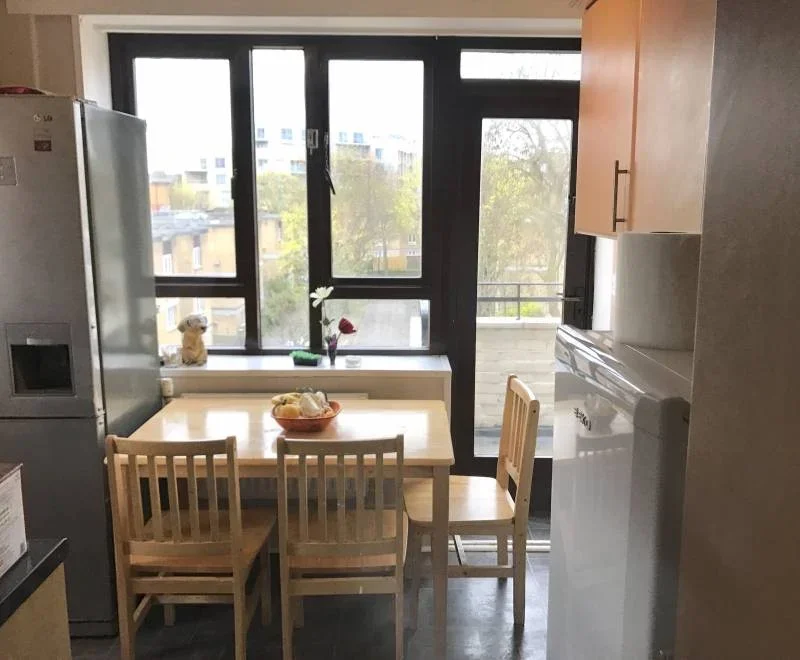 Room Burder Close in Greater London