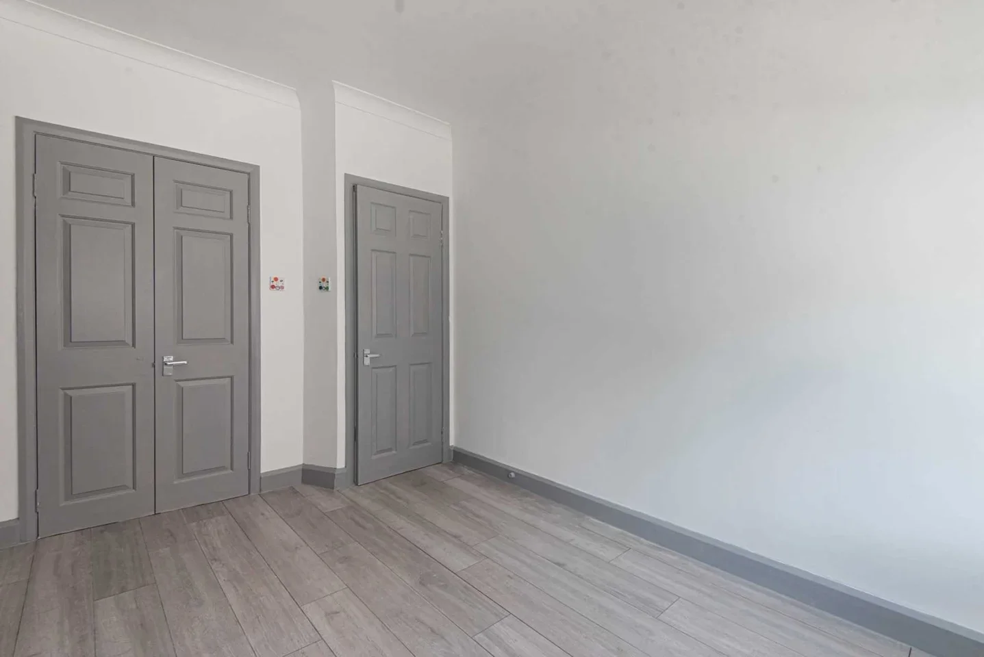 Flat Mitcham Lane in Greater London