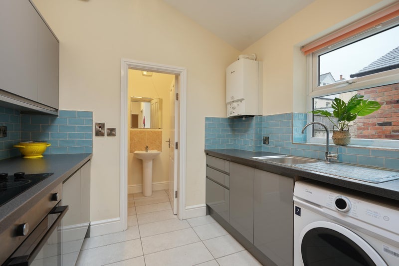 Room Rosedale Road in Sheffield