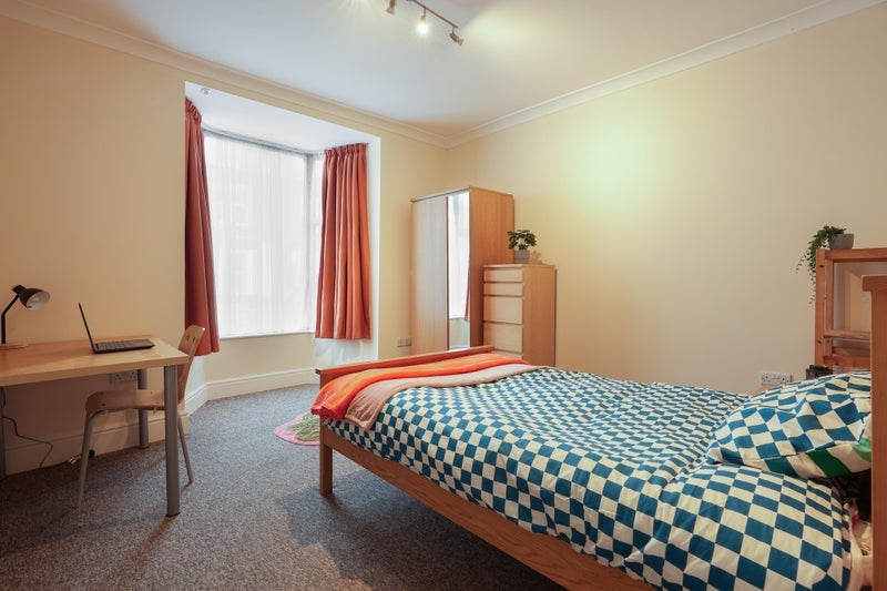 Room Rosedale Road in Sheffield