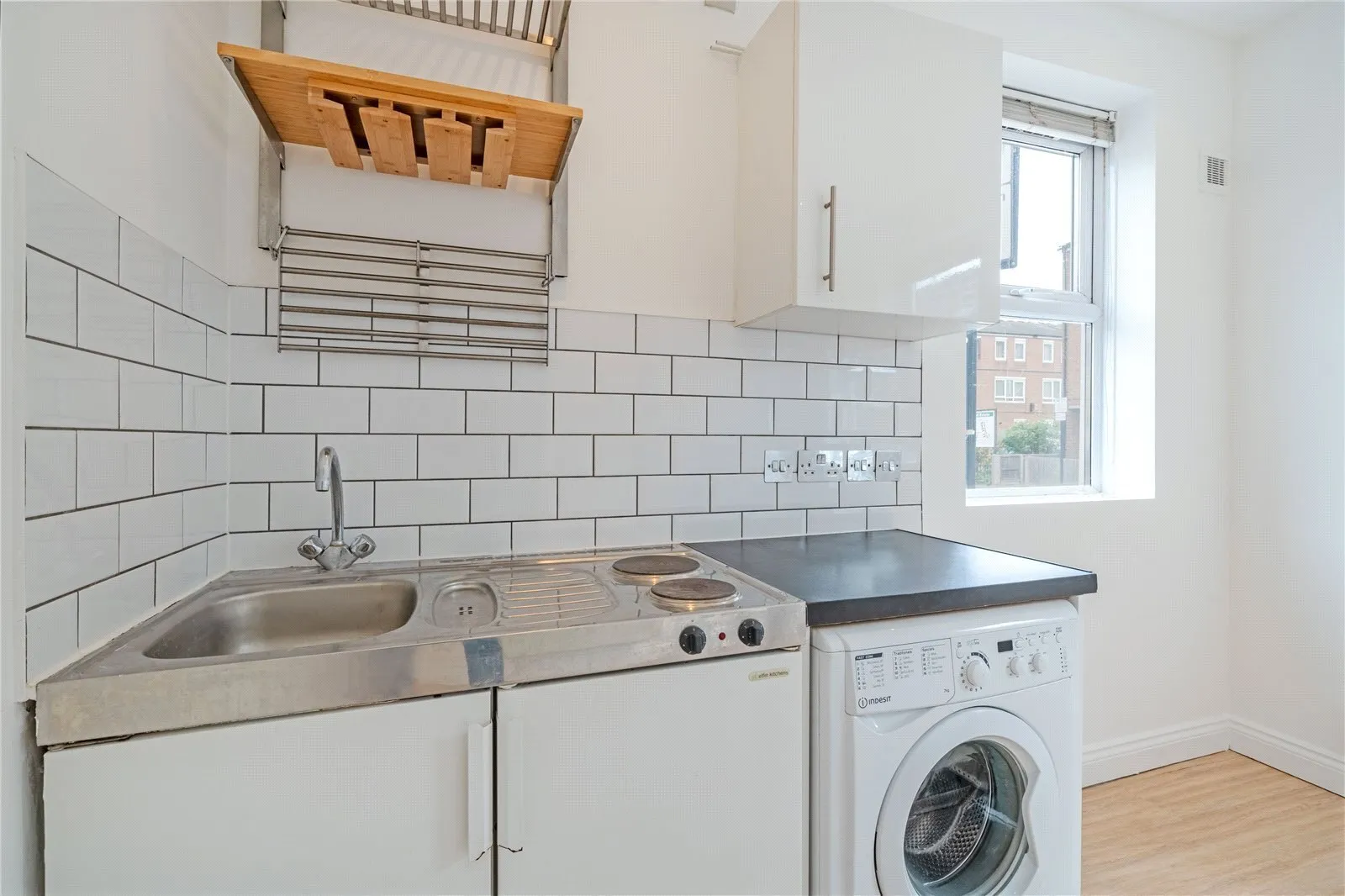 Flat Ashenden Road in Greater London