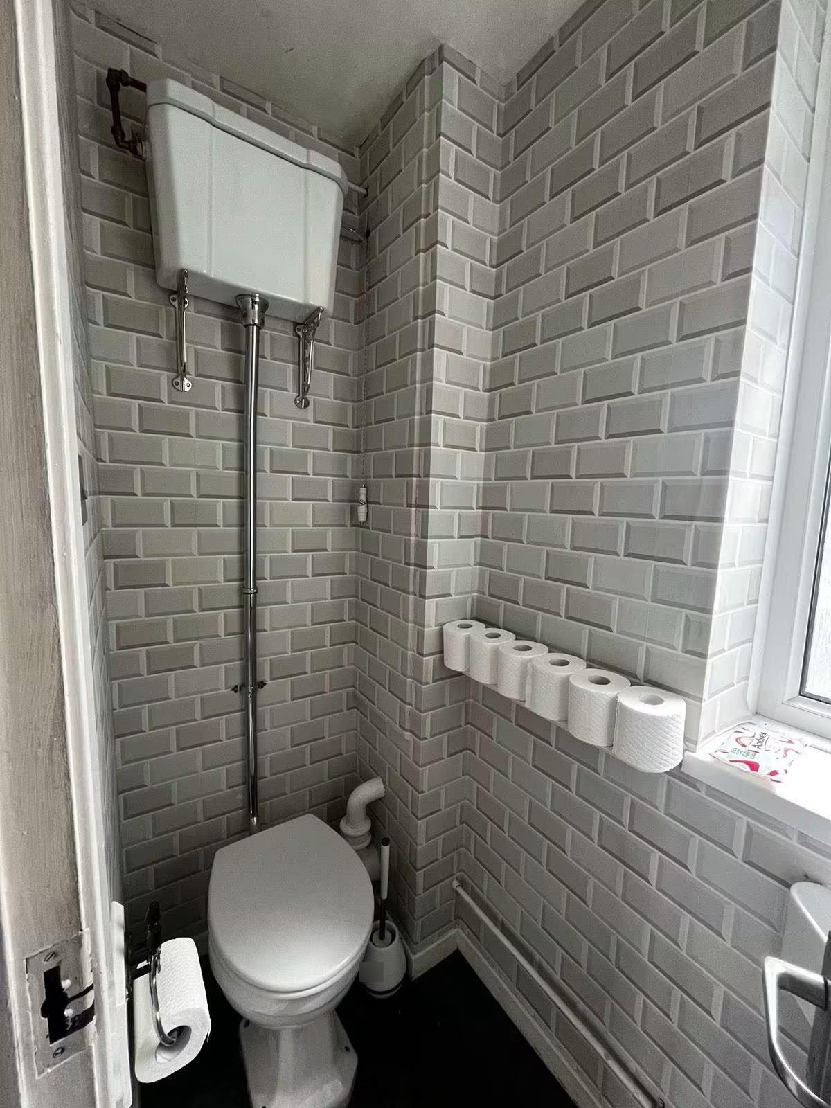 Room Dobson Close in Greater London