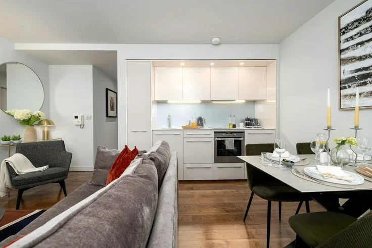 Flat Steward Street in Greater London