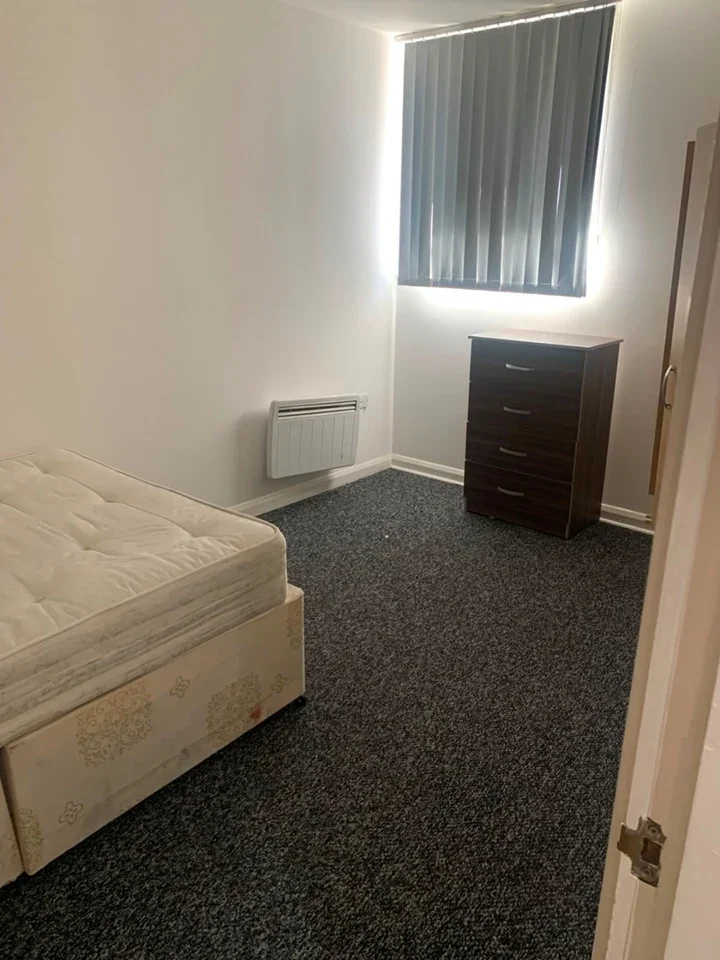 Flat Prior Road in Greater London