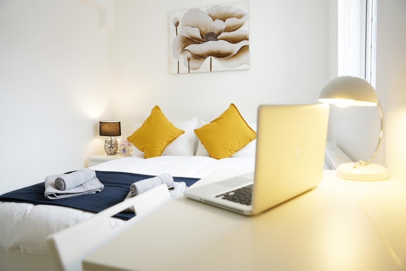 Room Clifton Road in Slough