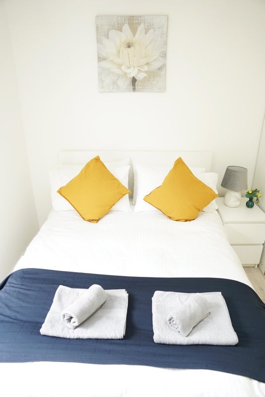 Room Clifton Road in Slough