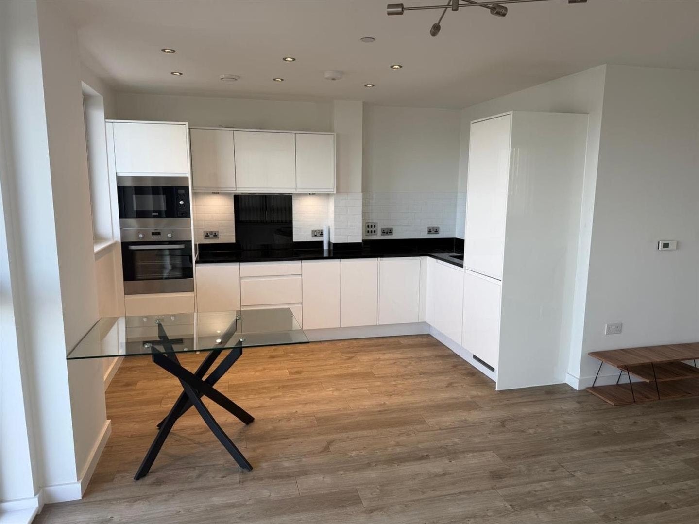 Flat Heston Road in Greater London