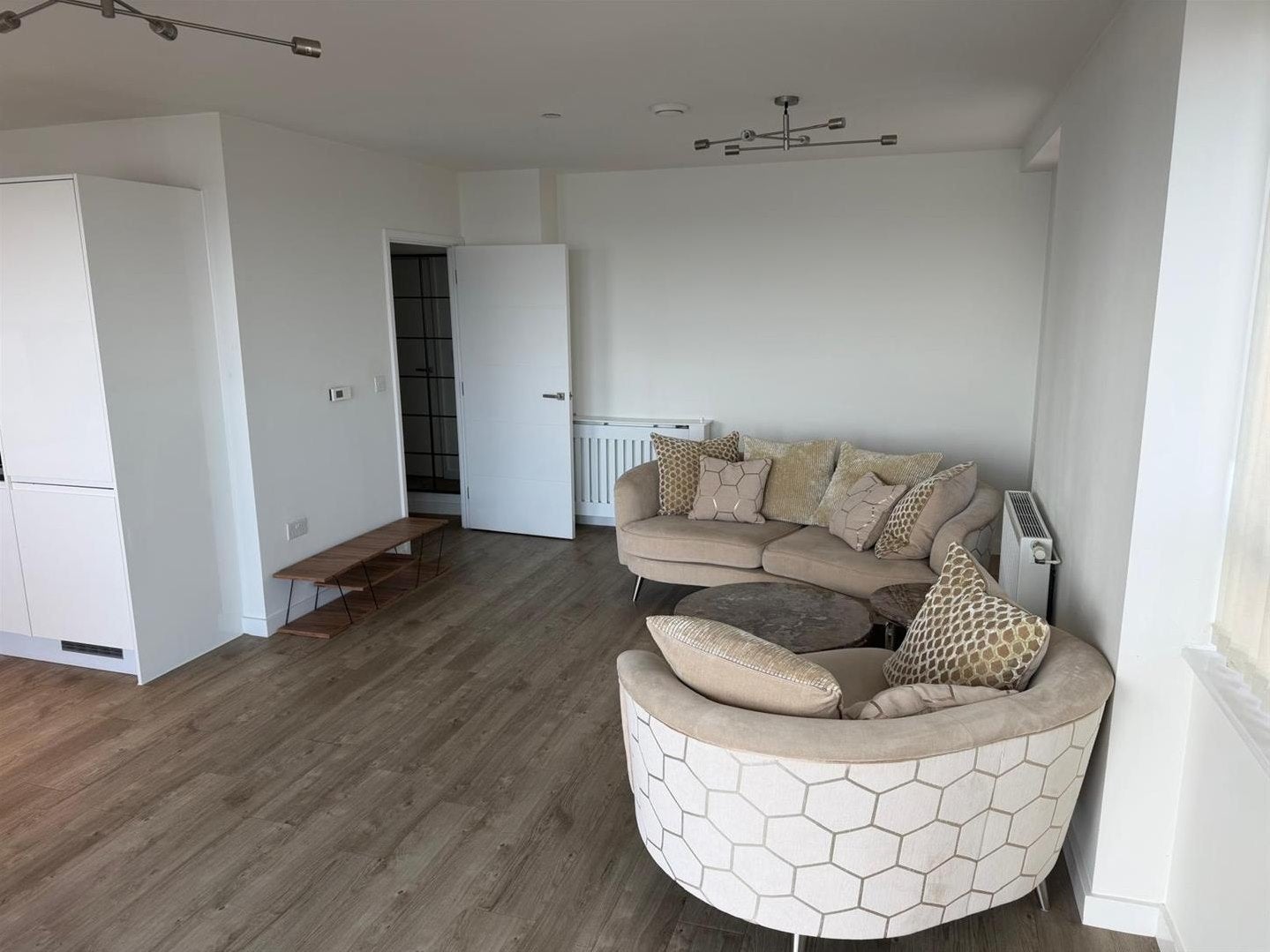 Flat Heston Road in Greater London