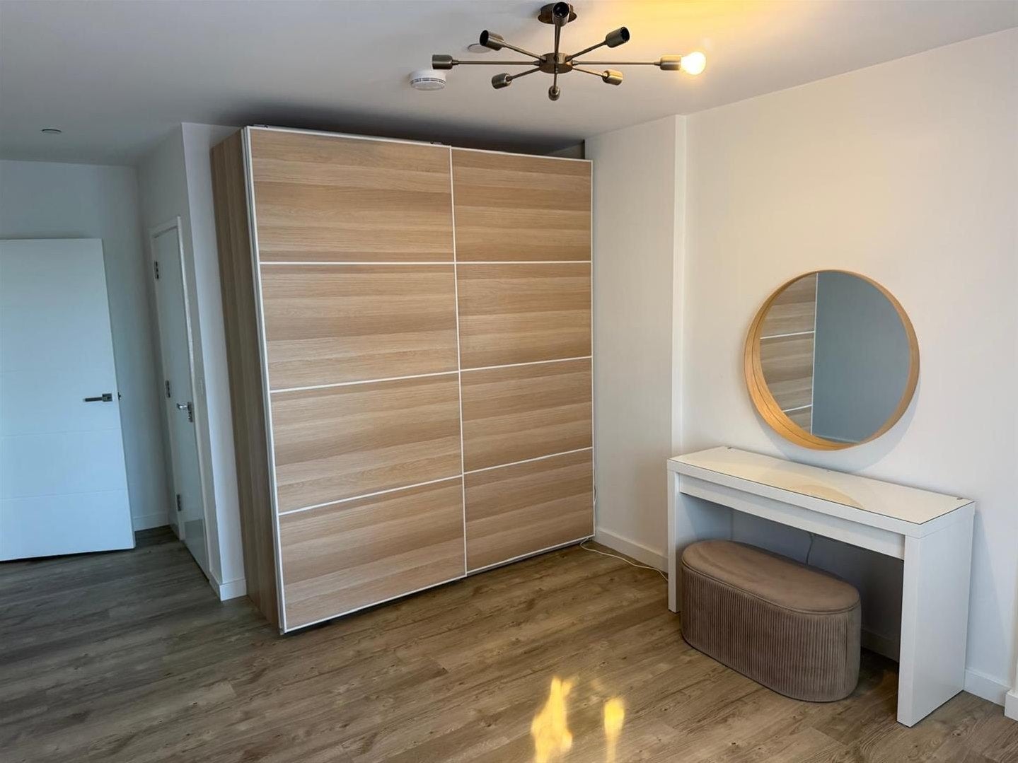 Flat Heston Road in Greater London