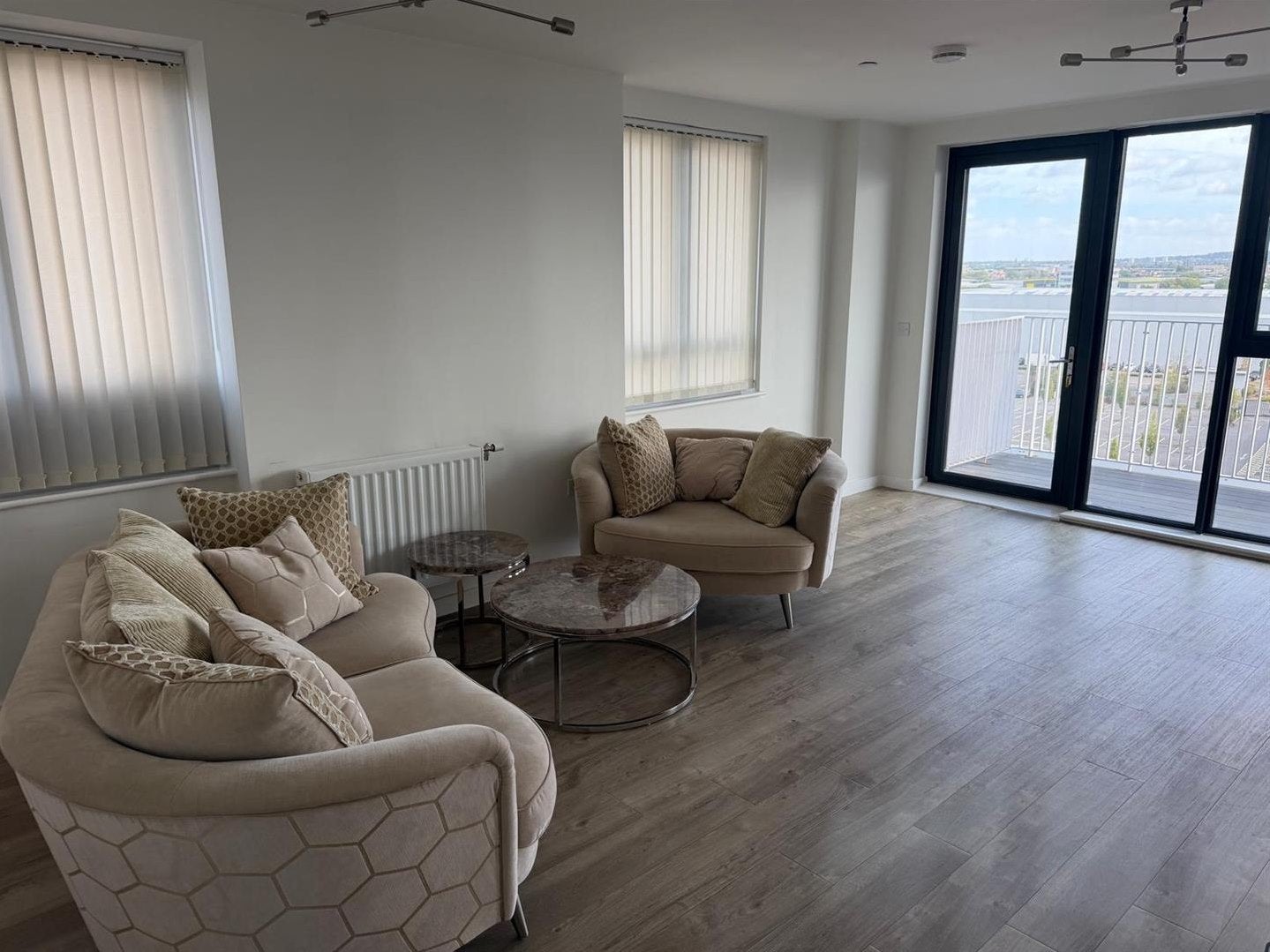 Flat Heston Road in Greater London