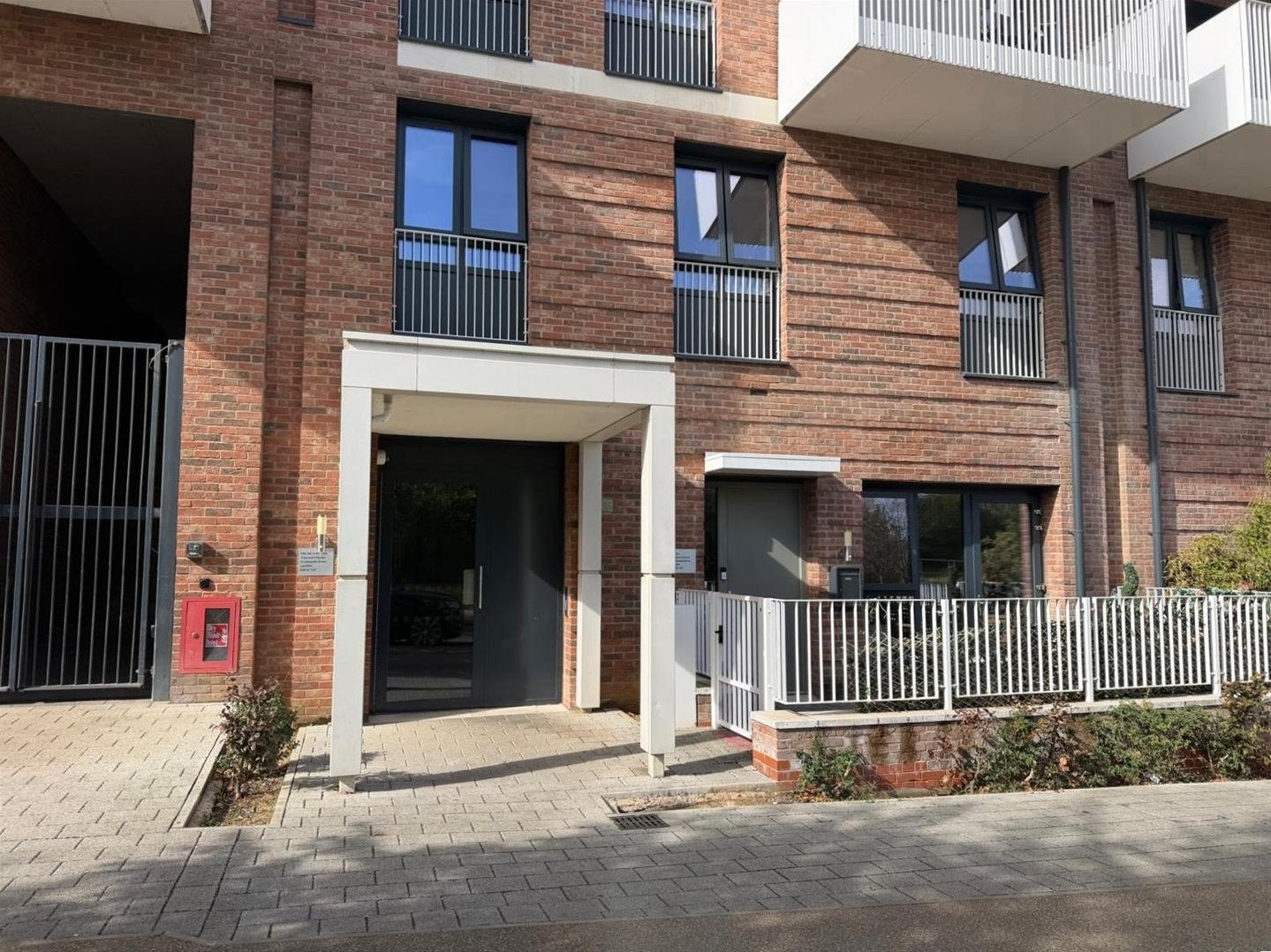 Flat Heston Road in Greater London