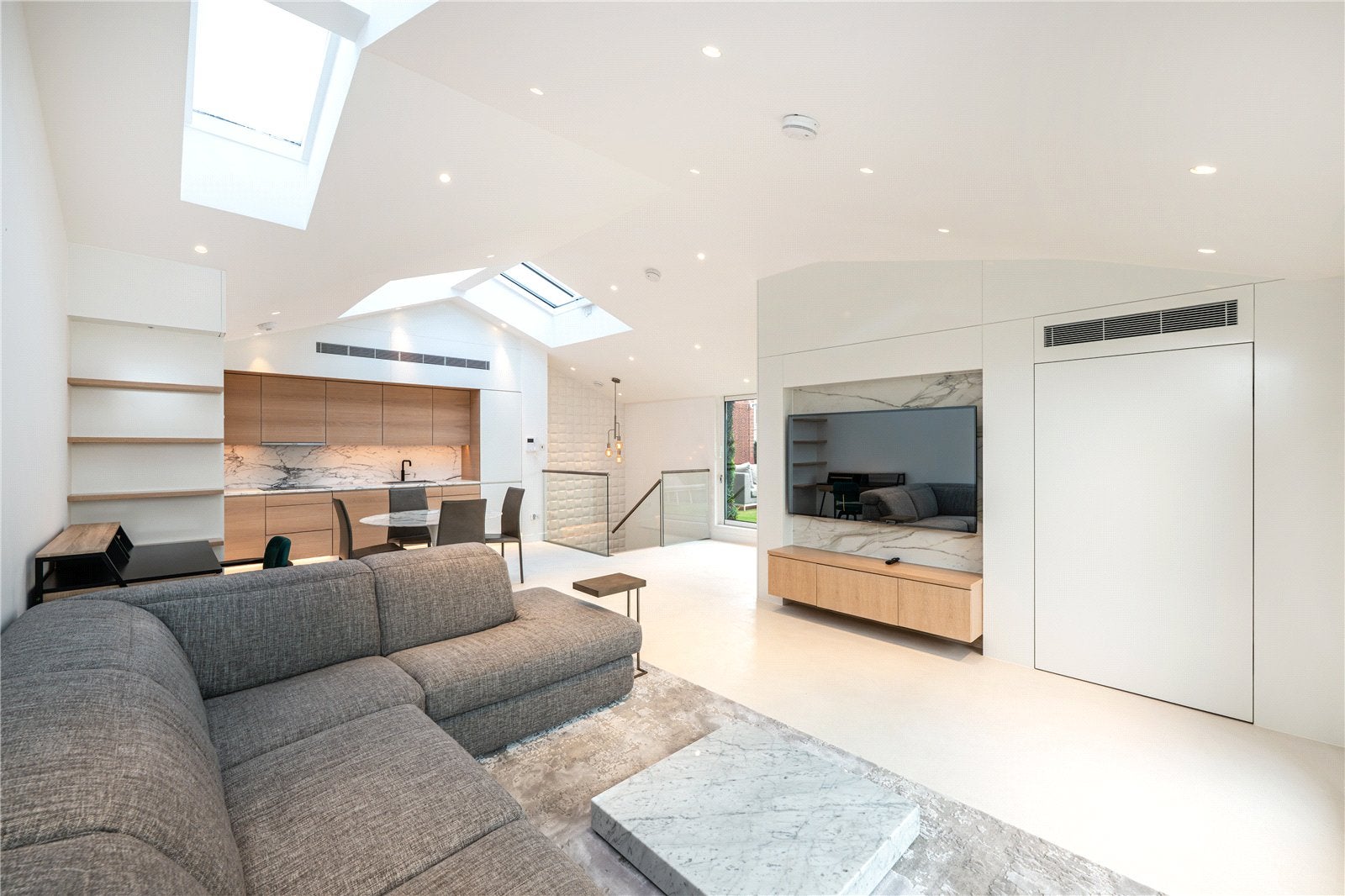 Flat Russell Street in City of Westminster