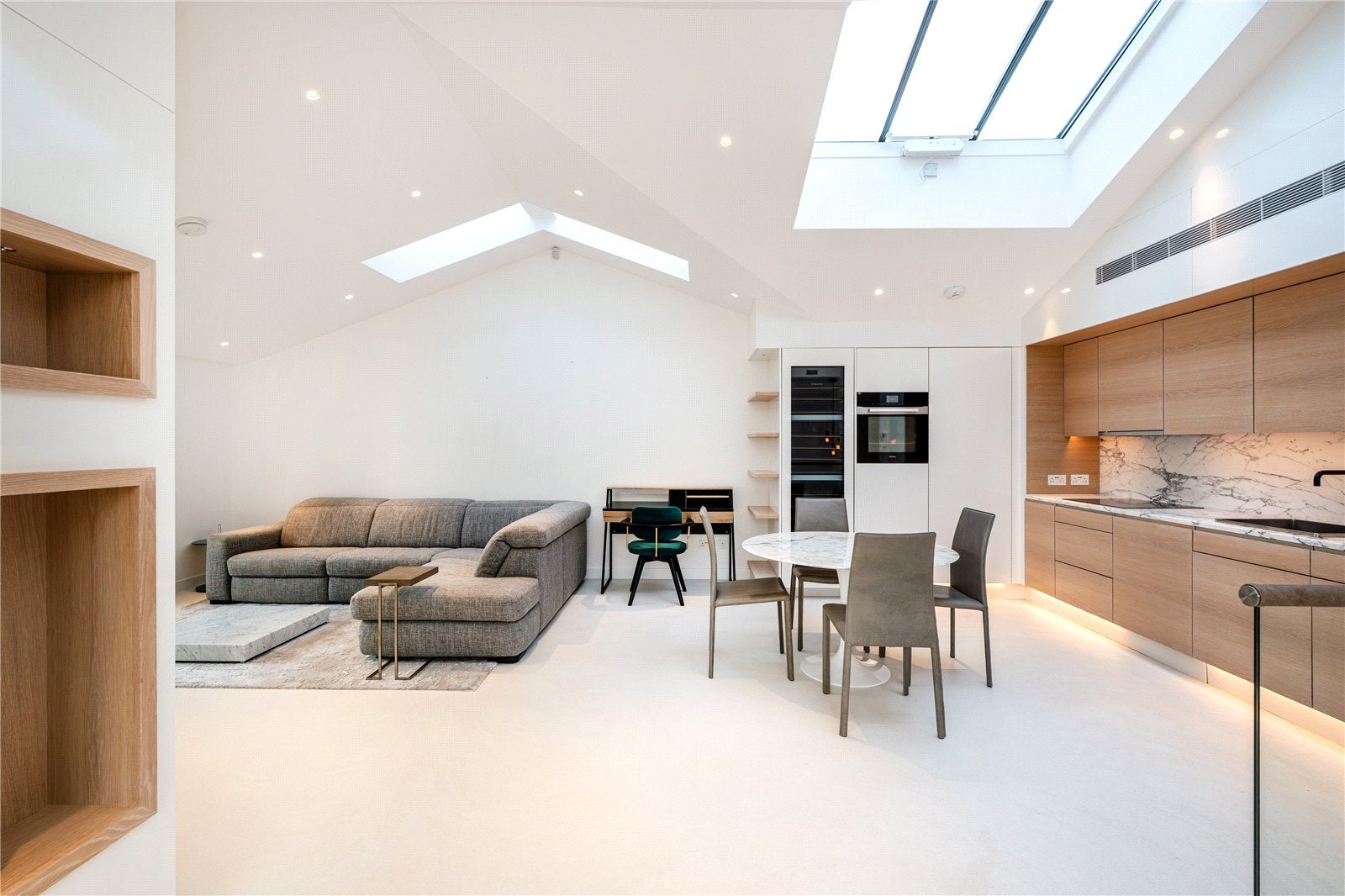 Flat Russell Street in City of Westminster