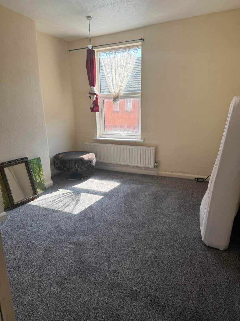 Flat Chadwick Road in Nottingham