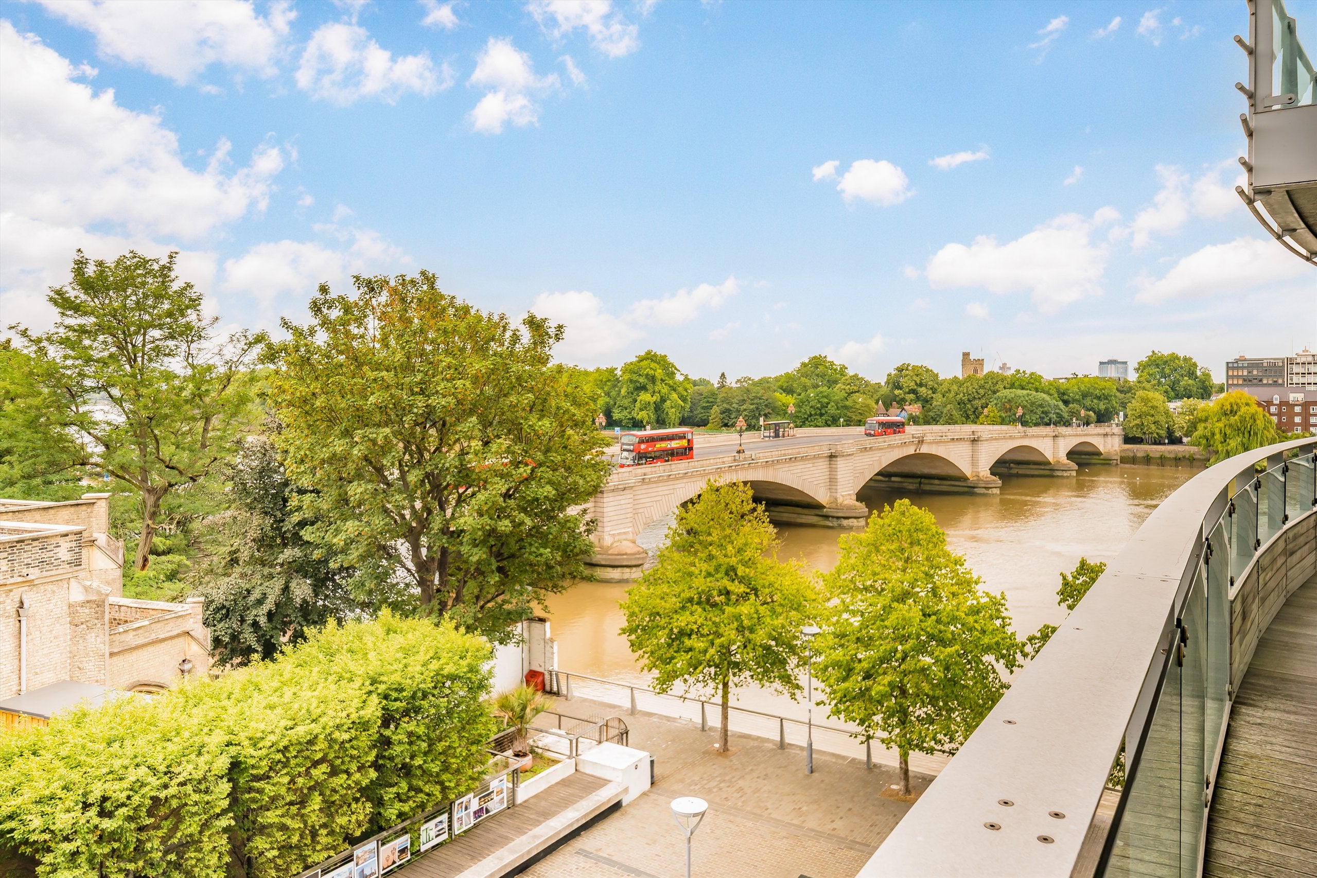 Flat Brewhouse Lane in Greater London