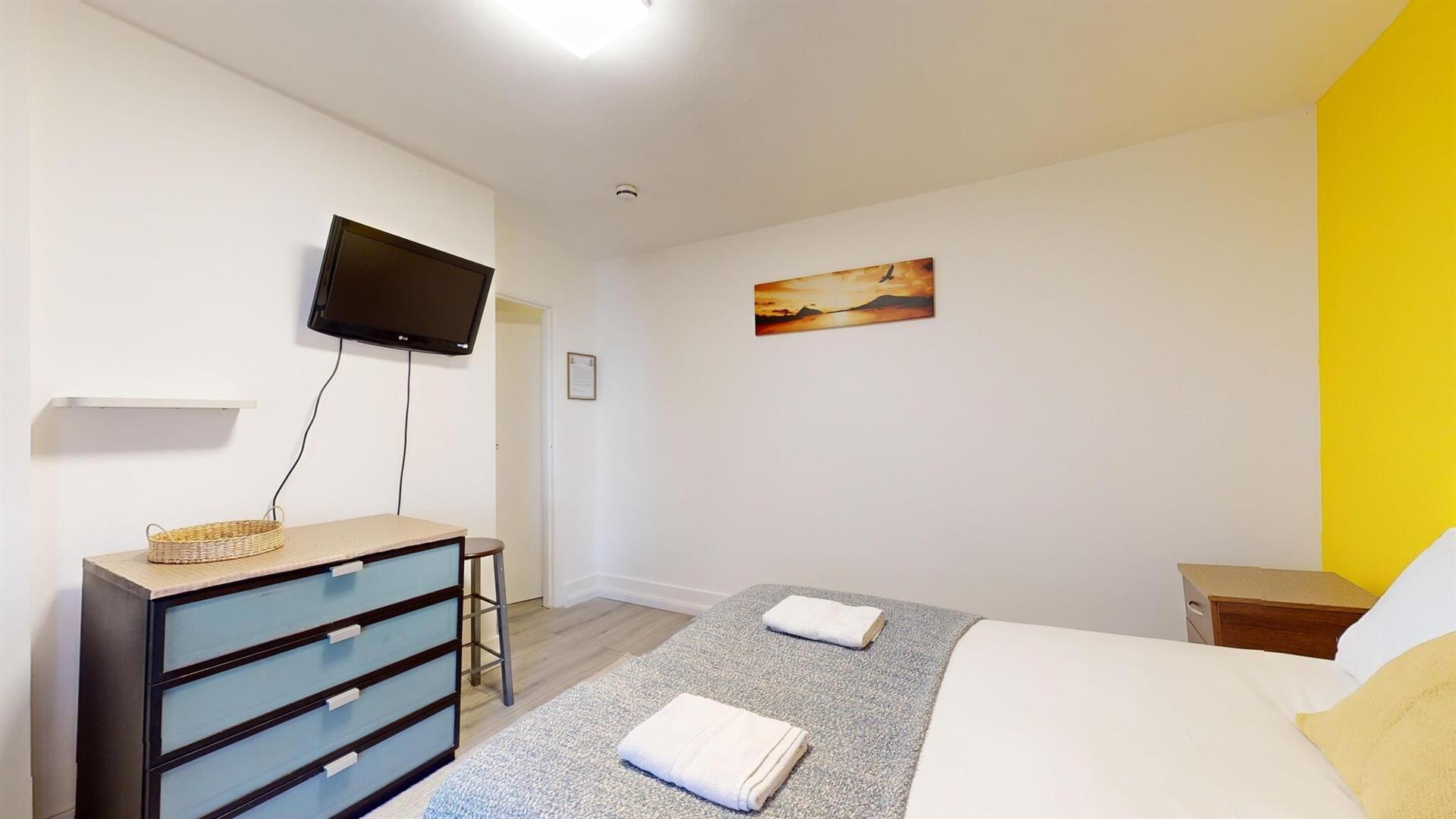 Flat Knaresborough Place in Greater London