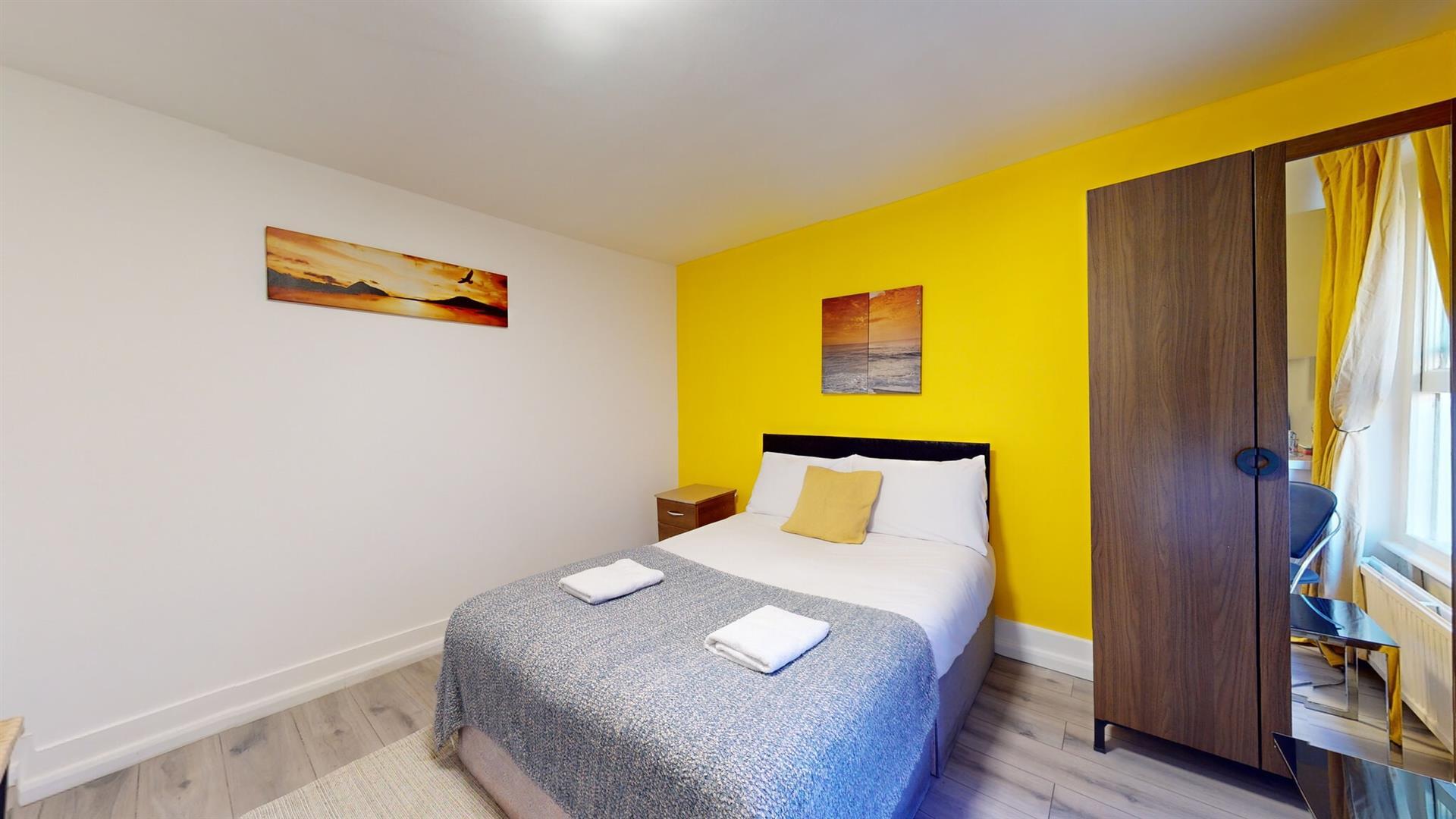 Flat Knaresborough Place in Greater London
