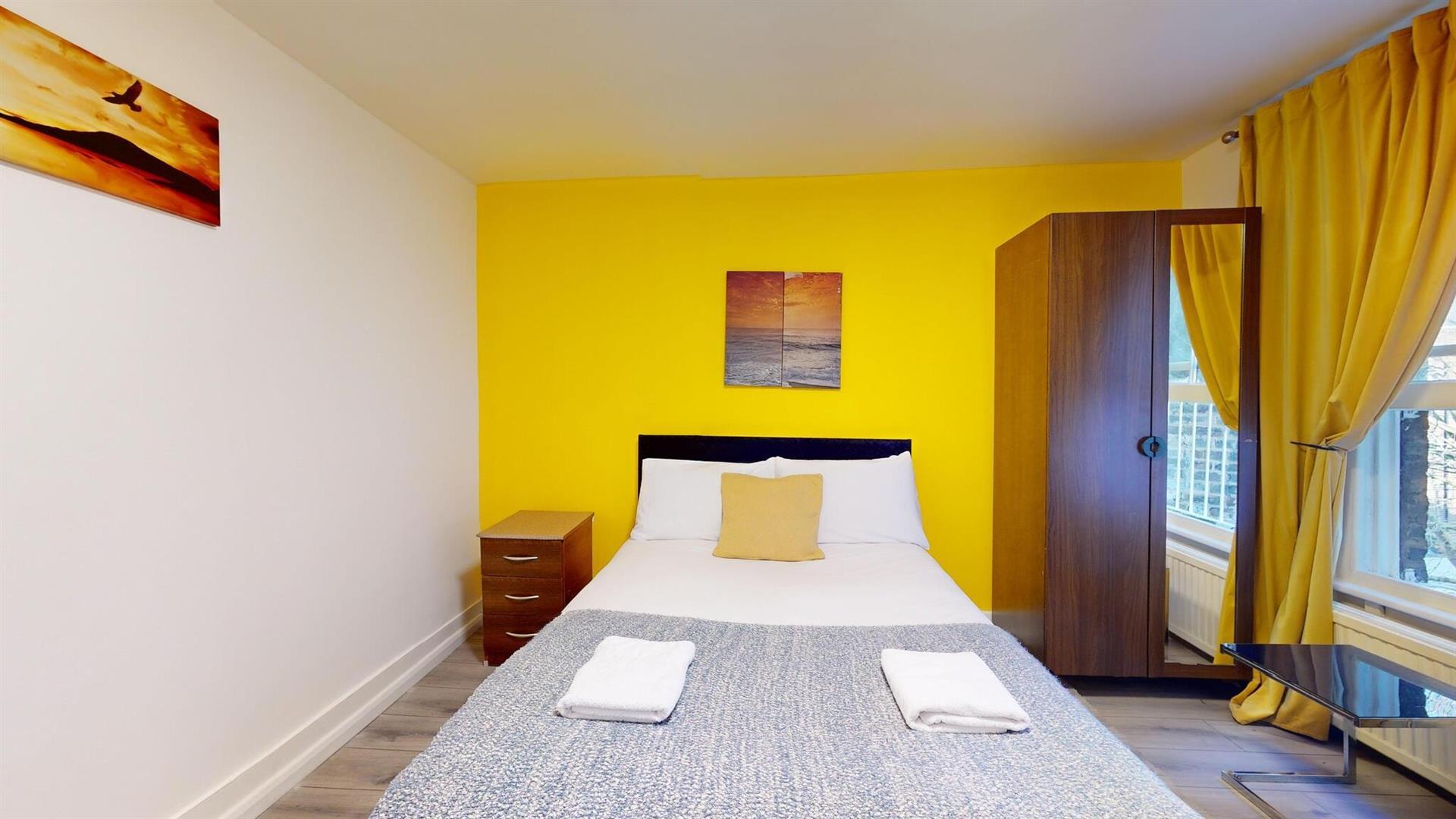 Flat Knaresborough Place in Greater London