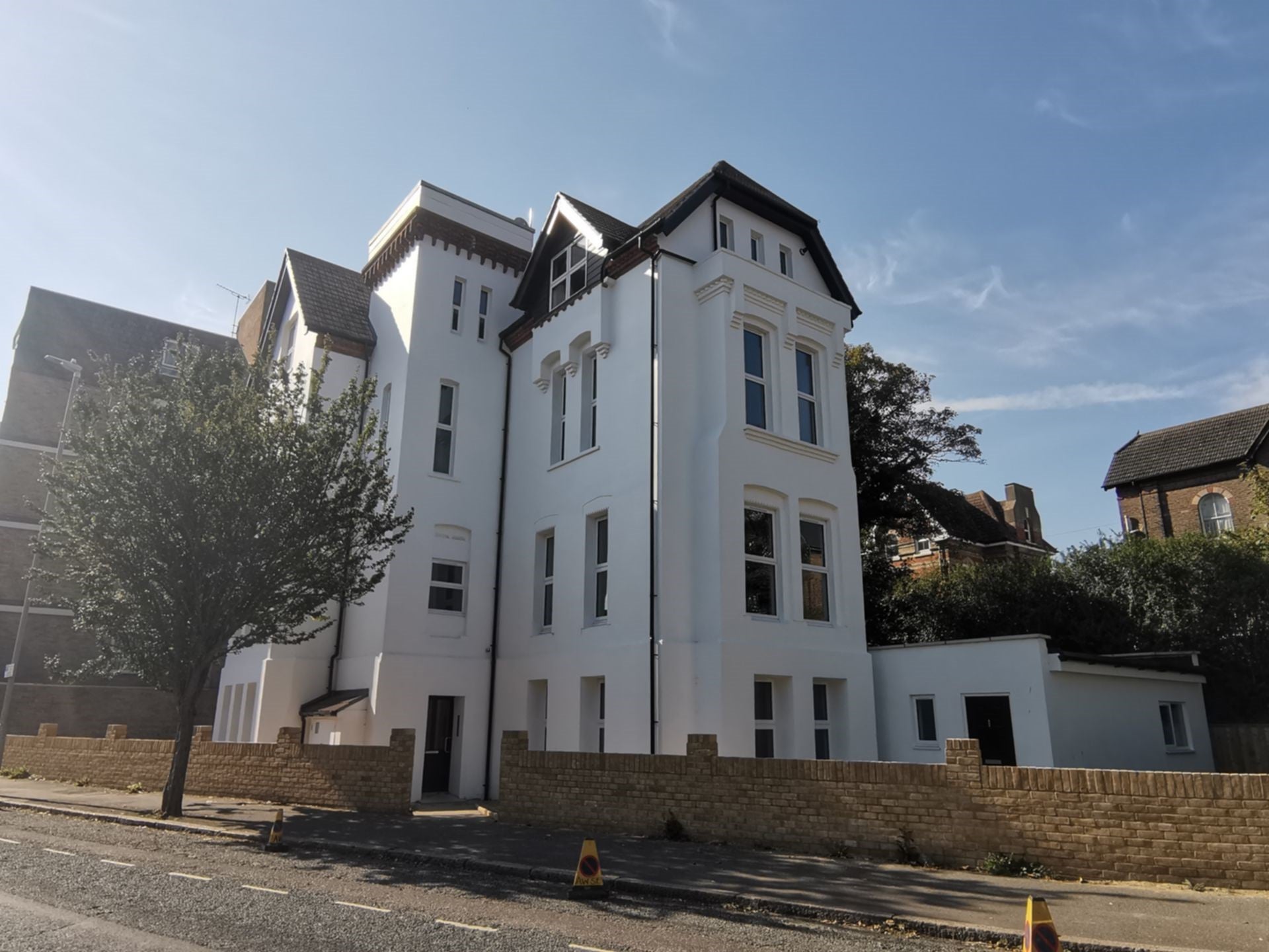 Flat Cheriton Gardens in Folkestone and Hythe District