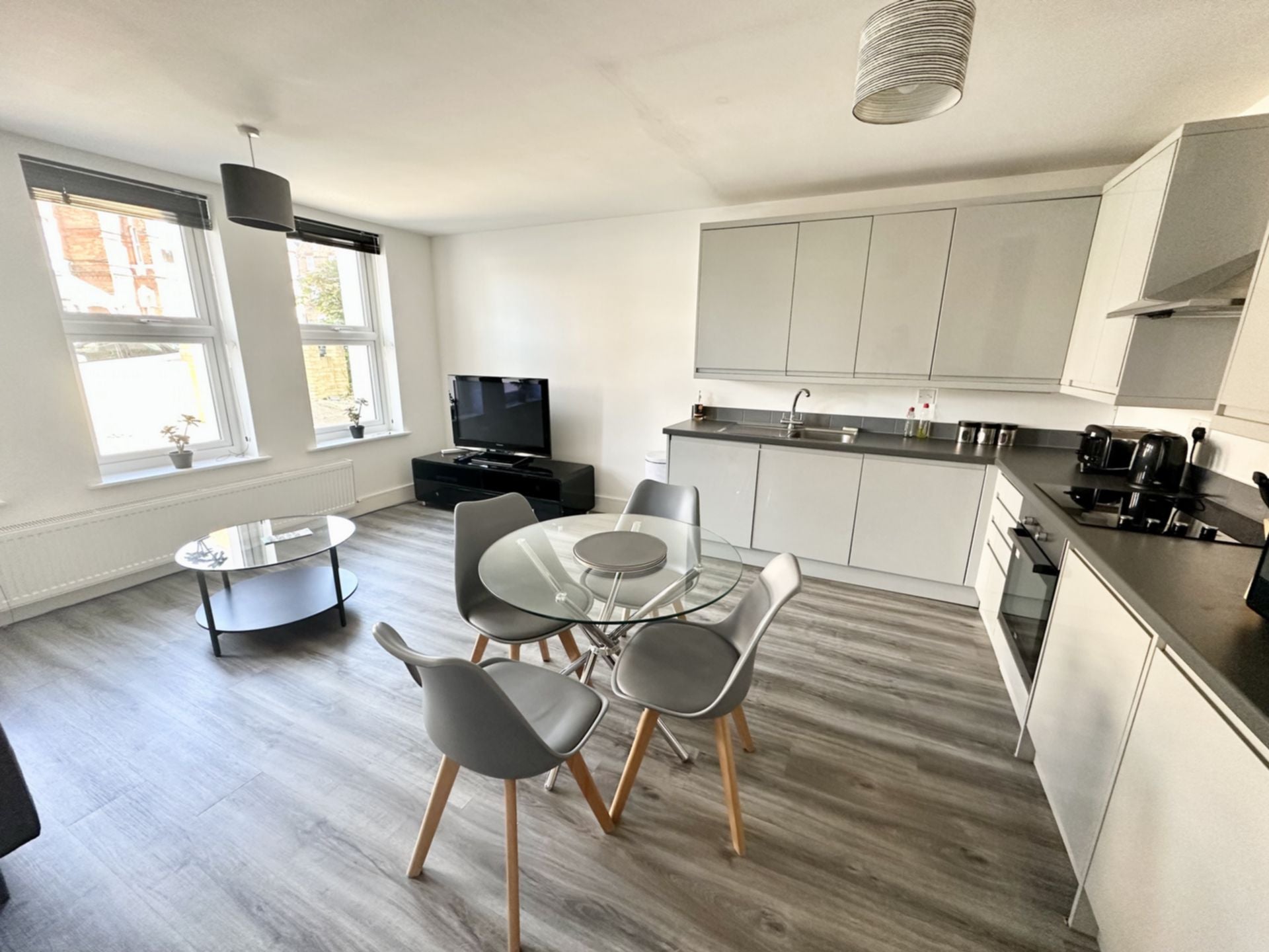 Flat Cheriton Gardens in Folkestone and Hythe District