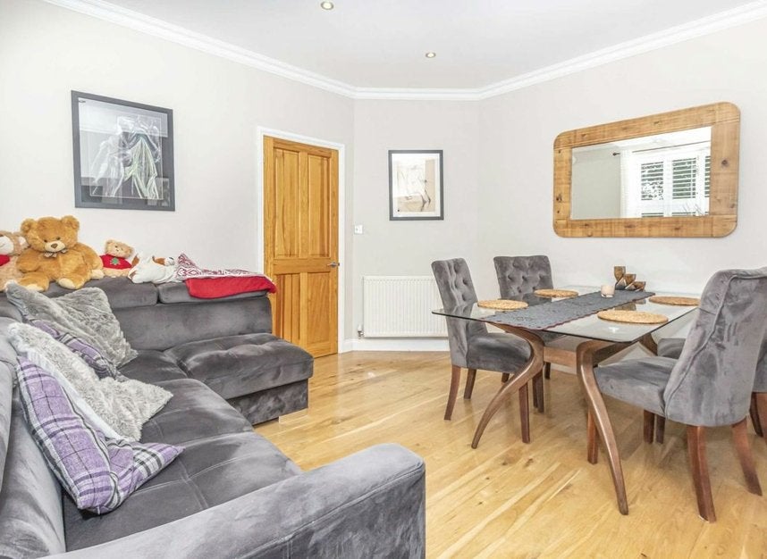 House Bryony Road in Greater London