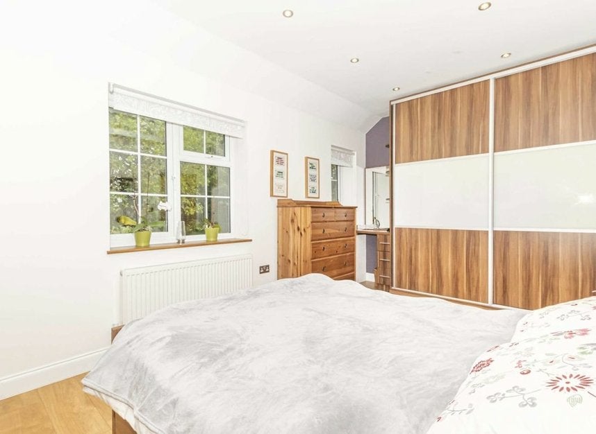House Bryony Road in Greater London