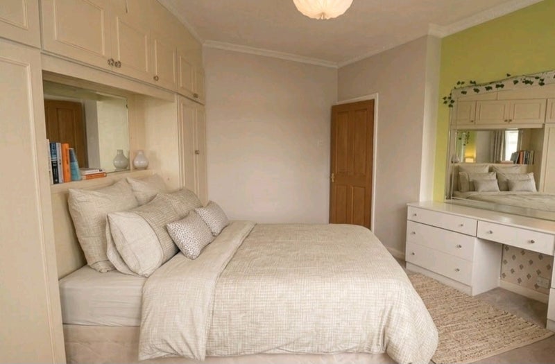 Room Indus Road in Greater London