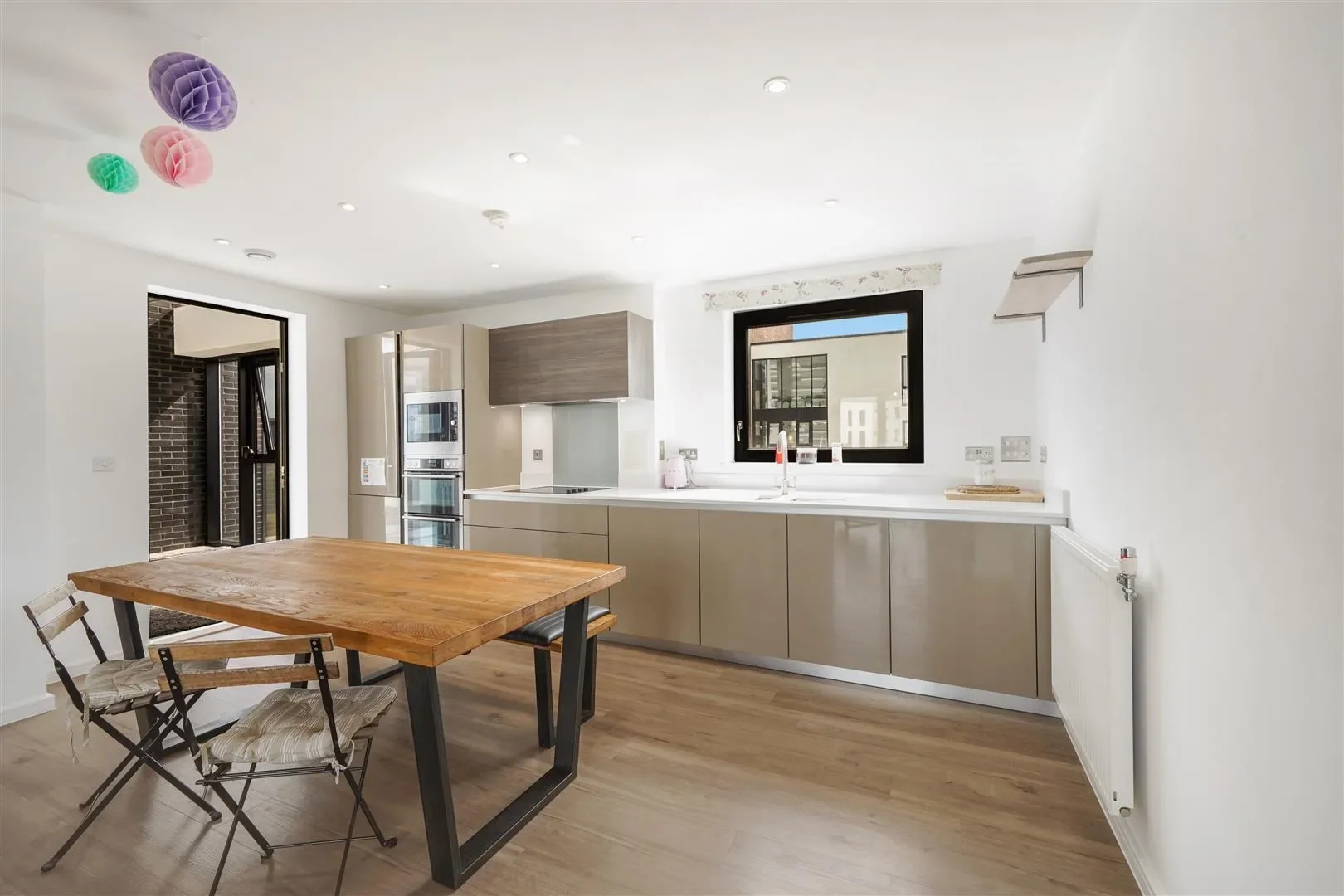 Flat Fishers Way in Greater London