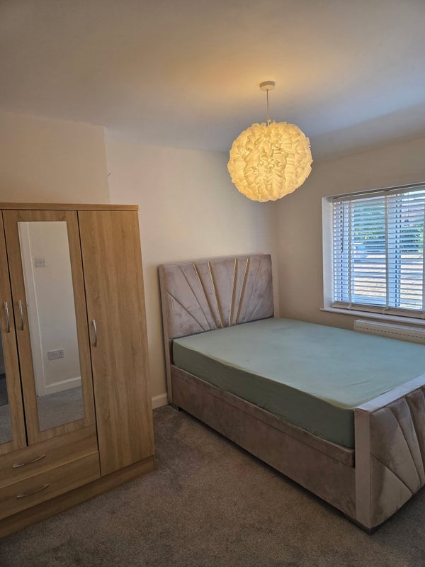 Room Bristol Road South in Birmingham