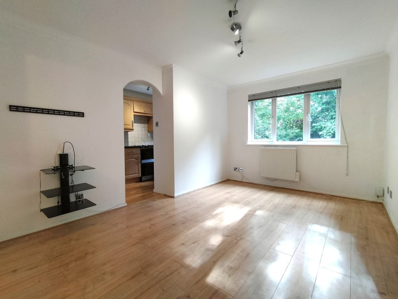 Flat Magpie Close in Greater London