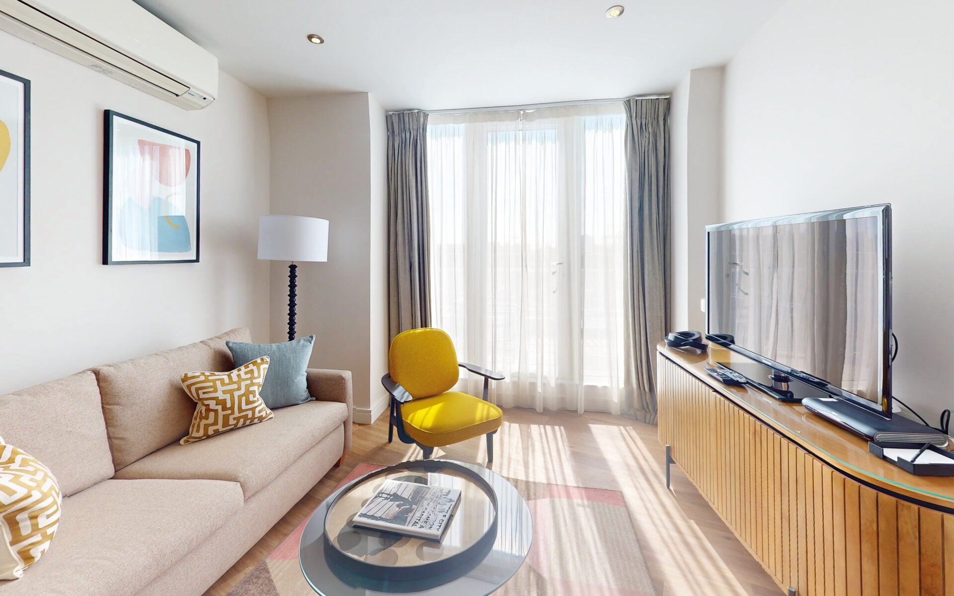 Flat Harrington Road in Greater London