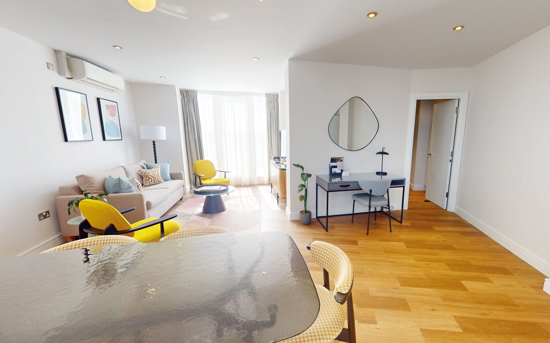 Flat Harrington Road in Greater London