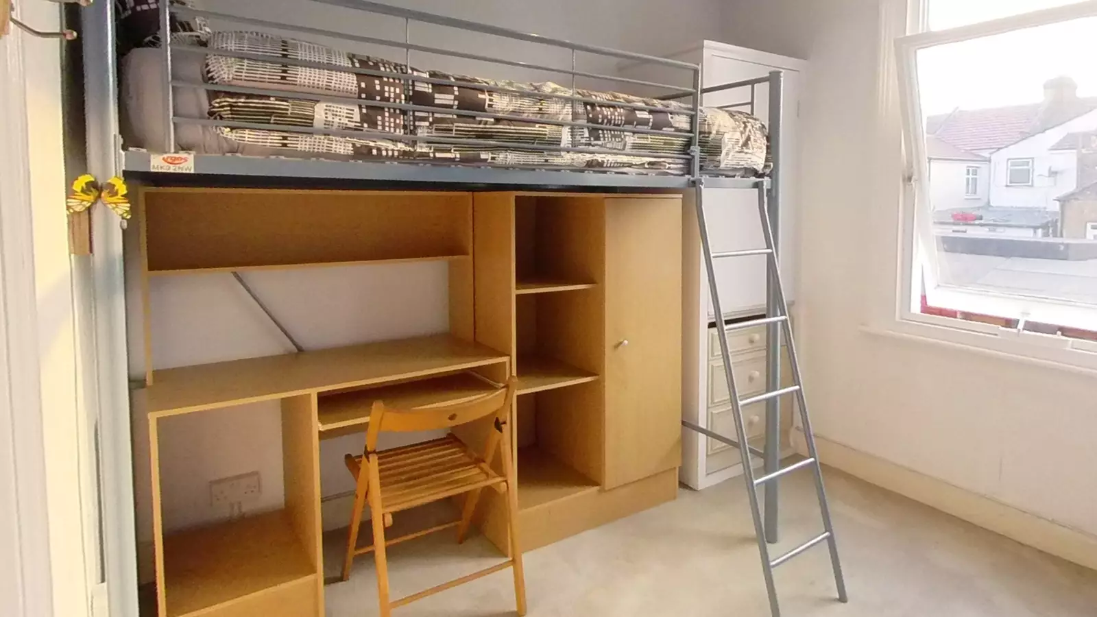 Flat Mafeking Avenue in Greater London