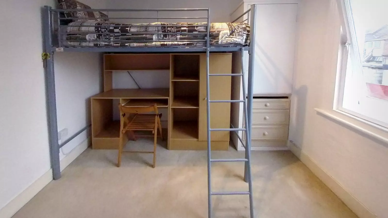 Flat Mafeking Avenue in Greater London