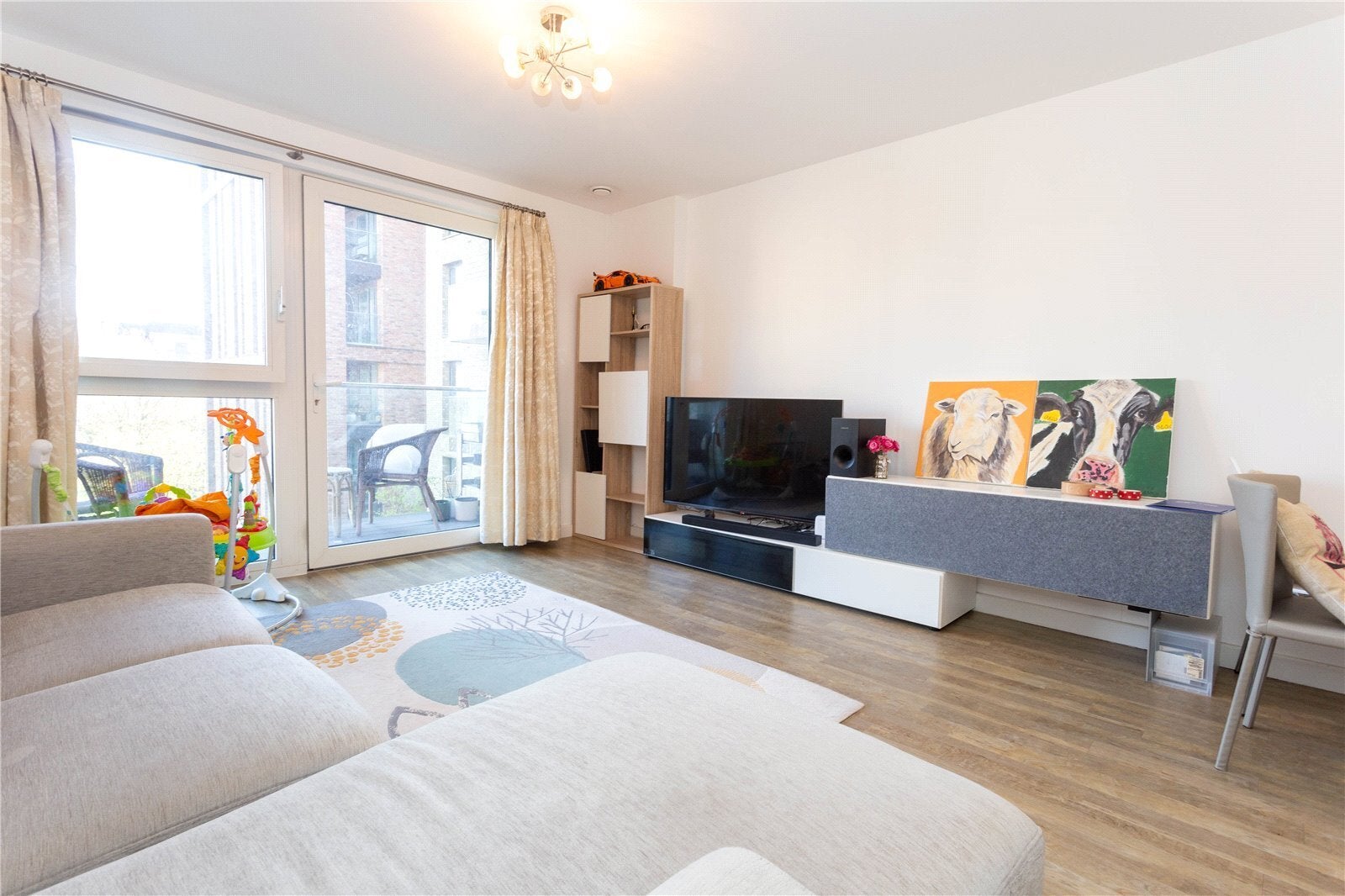Flat Naomi Street in Greater London