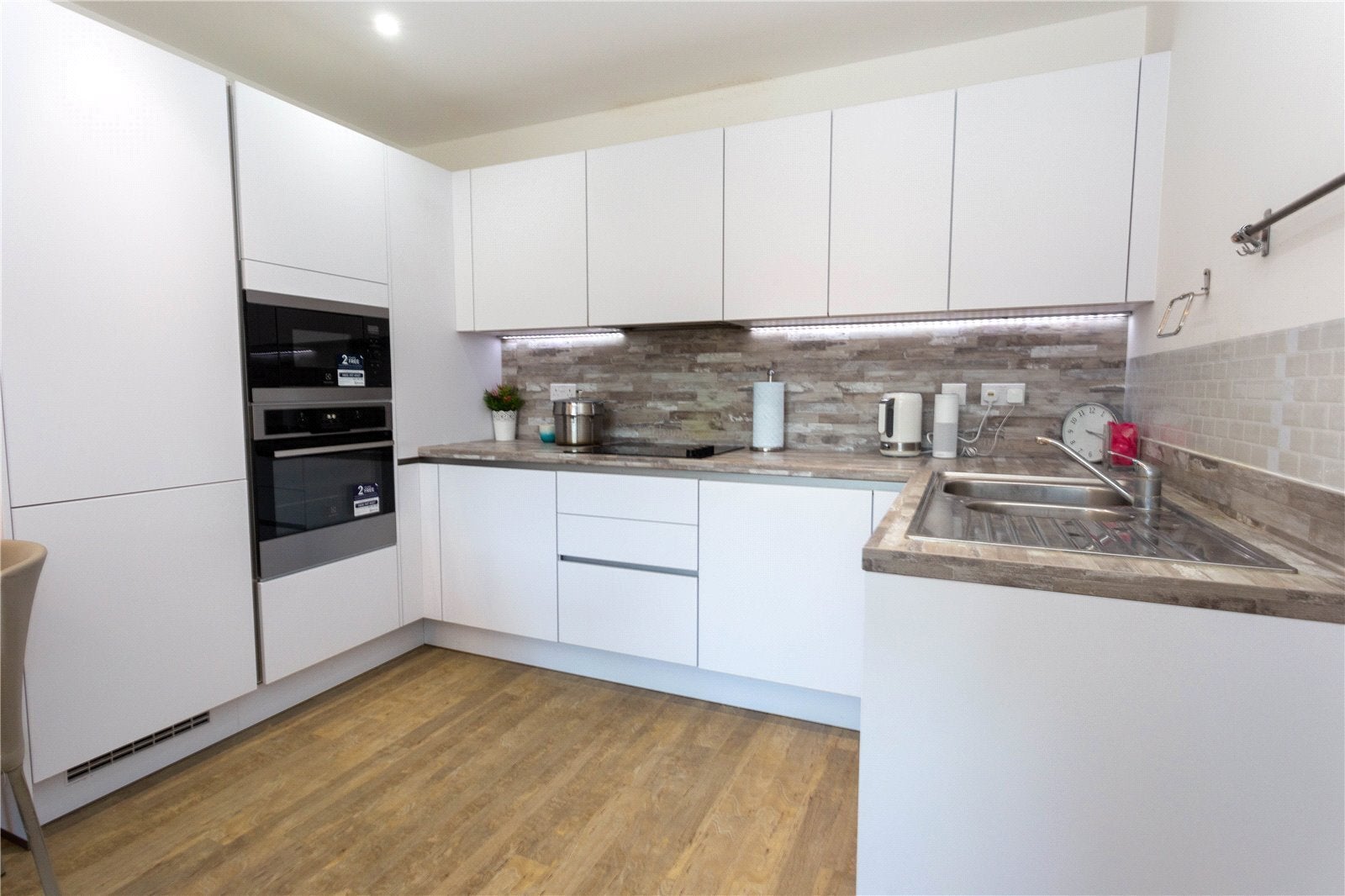 Flat Naomi Street in Greater London
